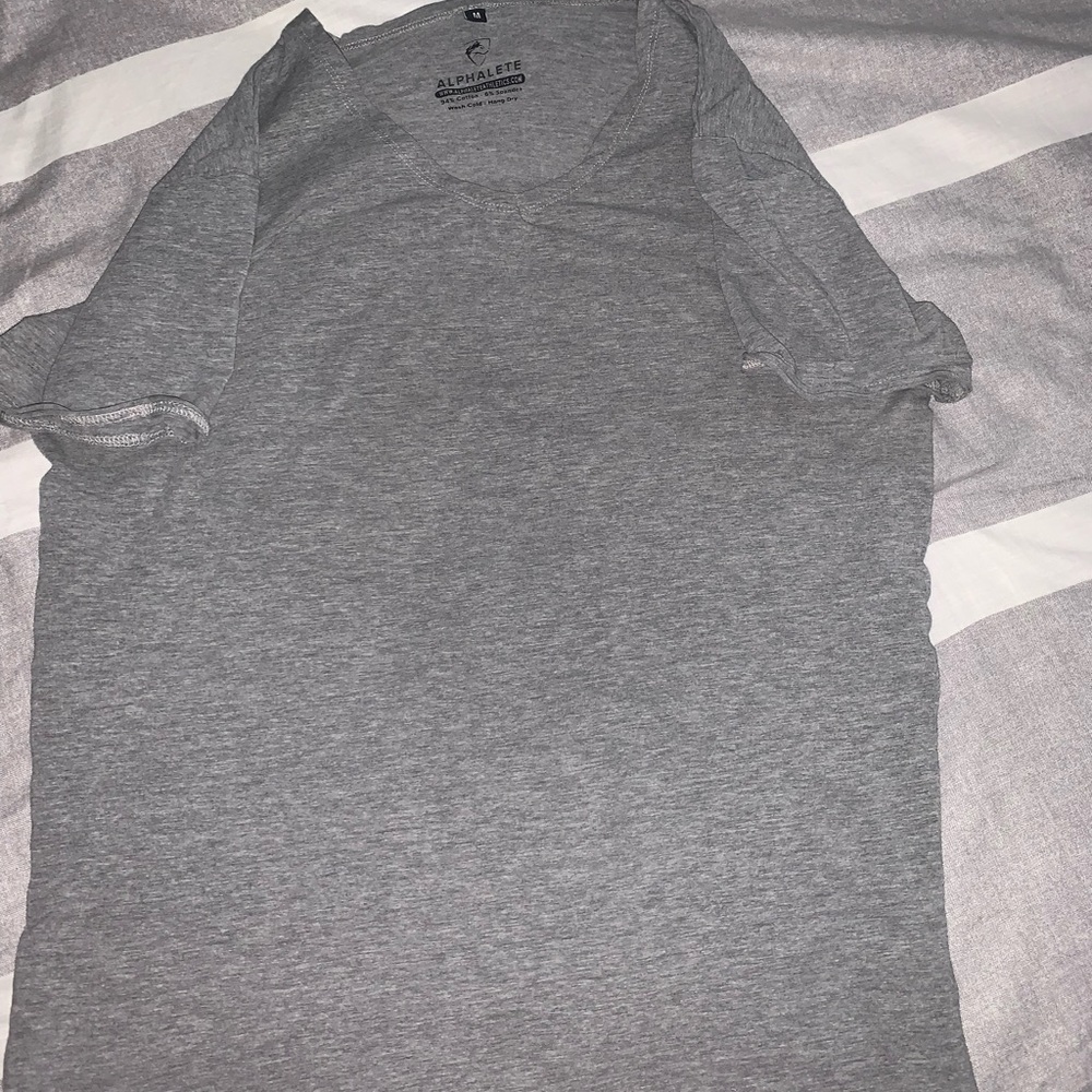 Men’s Alphalete Gray Workout T Shirt Medium